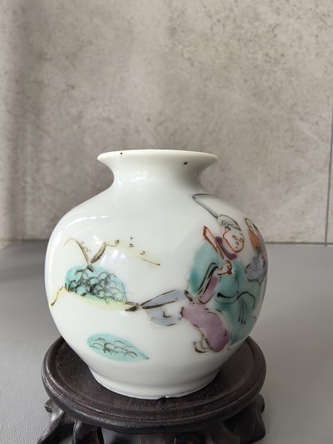 古玩陶瓷人物紋粉彩瓶真品鑒賞圖