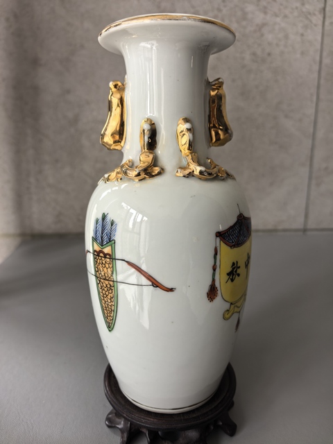 古玩陶瓷廣彩博古圖獅耳瓶真品鑒賞圖