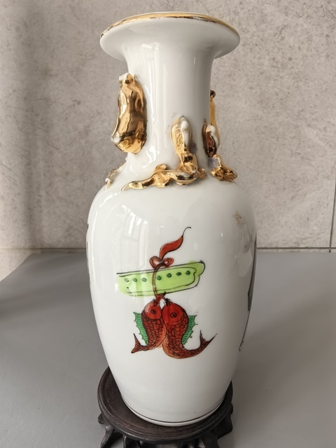 古玩陶瓷廣彩博古圖獅耳瓶真品鑒賞圖
