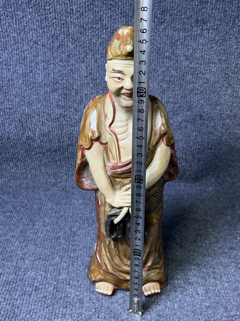 古玩陶瓷濟(jì)公塑像真品鑒賞圖