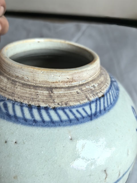 古玩陶瓷清中期青花山水罐真品鑒賞圖