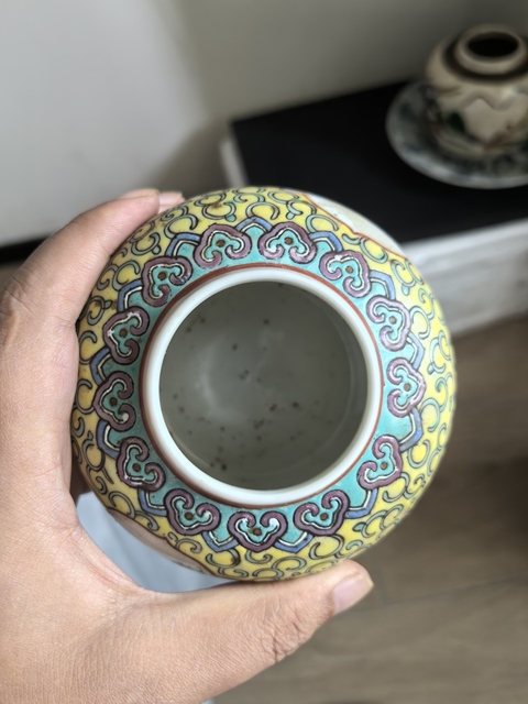 古玩陶瓷民國粉彩罐真品鑒賞圖
