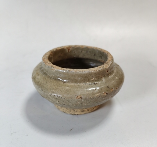 古玩陶瓷龍泉青瓷水盂真品鑒賞圖