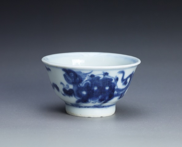 古玩陶瓷清雍正青花夔龍紋杯真品鑒賞圖