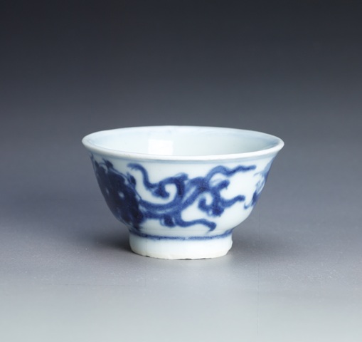 古玩陶瓷清雍正青花夔龍紋杯真品鑒賞圖