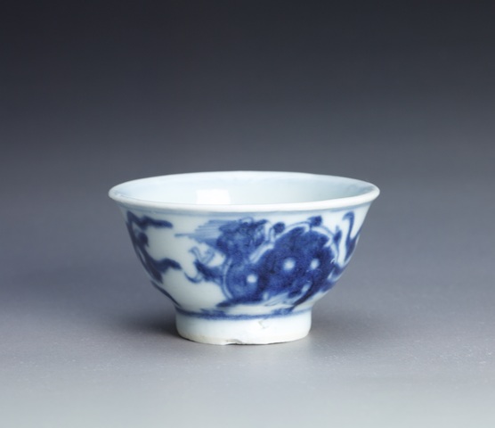 古玩陶瓷清雍正青花夔龍紋杯真品鑒賞圖