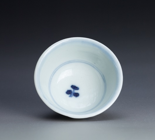古玩陶瓷清雍正青花夔龍紋杯真品鑒賞圖