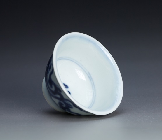 古玩陶瓷清雍正青花夔龍紋杯真品鑒賞圖