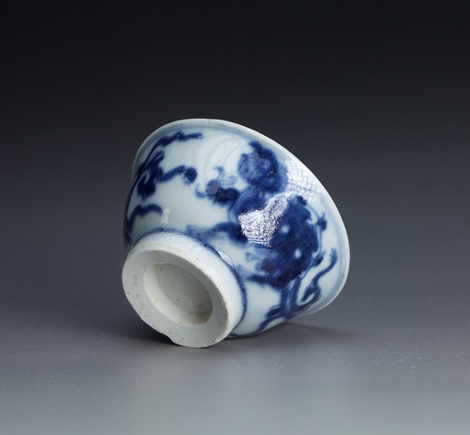 古玩陶瓷清雍正青花夔龍紋杯真品鑒賞圖