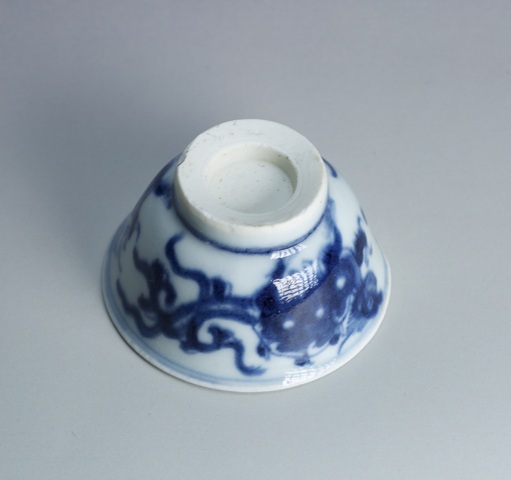 古玩陶瓷清雍正青花夔龍紋杯真品鑒賞圖