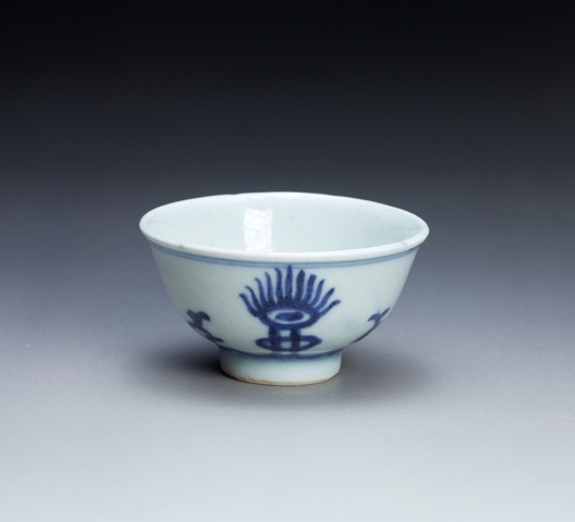 古玩陶瓷清雍正青花梵文花卉紋杯真品鑒賞圖
