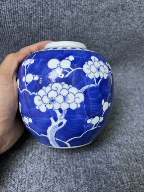 古玩陶瓷青花留白冰梅紋蓋罐真品鑒賞圖