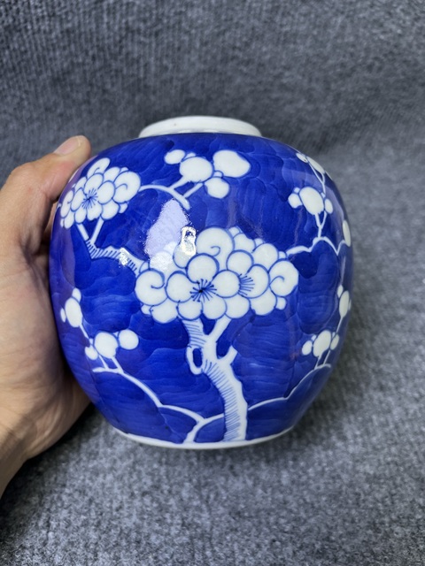 古玩陶瓷青花留白冰梅紋蓋罐真品鑒賞圖