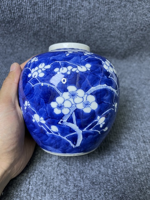 古玩陶瓷青花留白冰梅紋蓋罐真品鑒賞圖