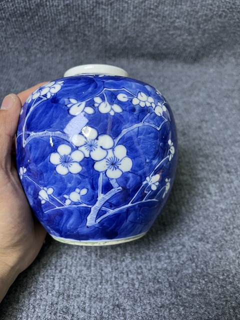 古玩陶瓷青花留白冰梅紋蓋罐真品鑒賞圖