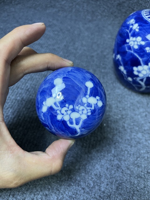 古玩陶瓷青花留白冰梅紋蓋罐真品鑒賞圖