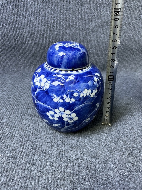 古玩陶瓷青花留白冰梅紋蓋罐真品鑒賞圖