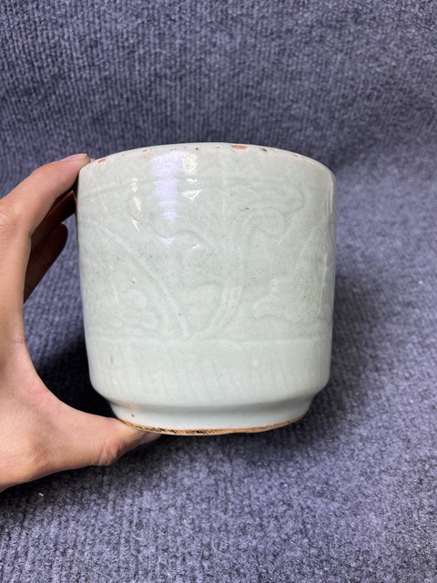 古玩陶瓷青釉暗刻花卉紋筒爐真品鑒賞圖