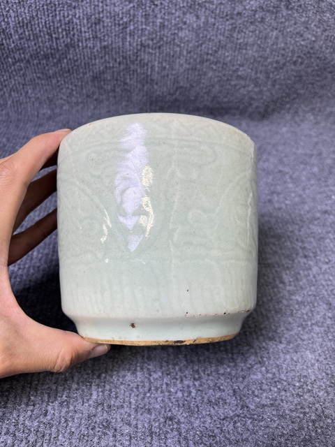 古玩陶瓷青釉暗刻花卉紋筒爐真品鑒賞圖