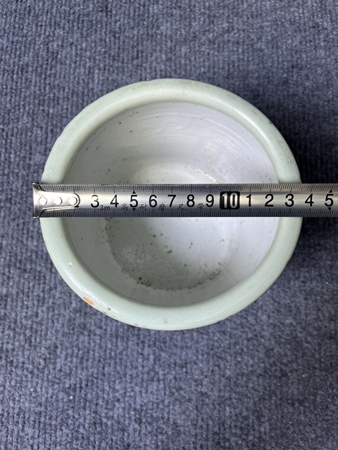 古玩陶瓷青釉暗刻花卉紋筒爐真品鑒賞圖