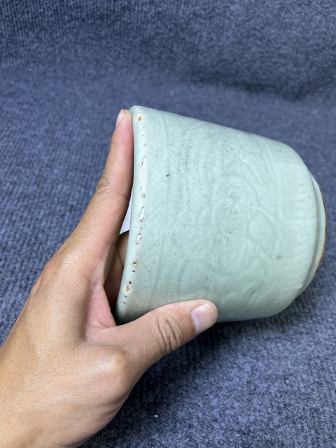 古玩陶瓷青釉暗刻花卉紋筒爐真品鑒賞圖