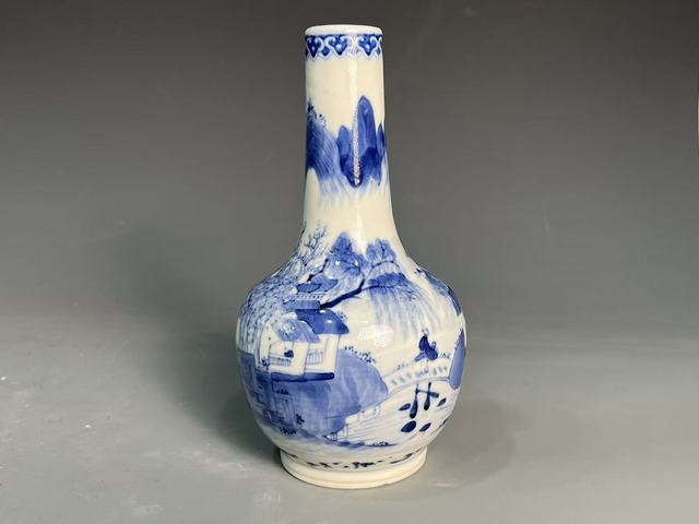古玩陶瓷清晚期青花山水人物紋天球瓶真品鑒賞圖
