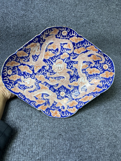 古玩陶瓷粉彩福在眼前壽桃云龍紋海棠型供盤真品鑒賞圖
