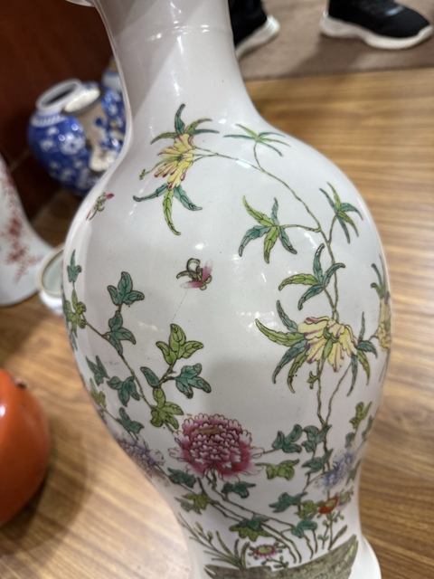 古玩陶瓷粉彩花卉瓶真品鑒賞圖