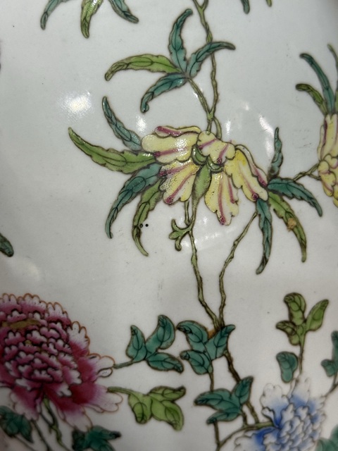 古玩陶瓷粉彩花卉瓶真品鑒賞圖