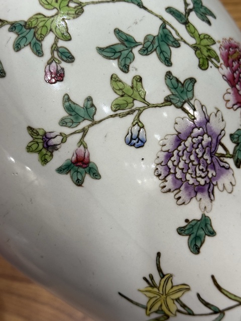古玩陶瓷粉彩花卉瓶真品鑒賞圖