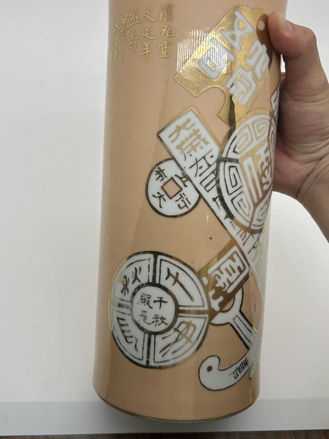 古玩陶瓷珊瑚紅描金八破圖帽筒真品鑒賞圖
