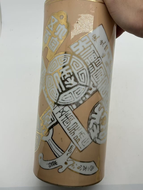 古玩陶瓷珊瑚紅描金八破圖帽筒真品鑒賞圖