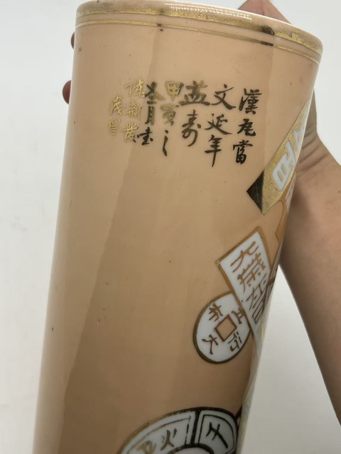 古玩陶瓷珊瑚紅描金八破圖帽筒真品鑒賞圖
