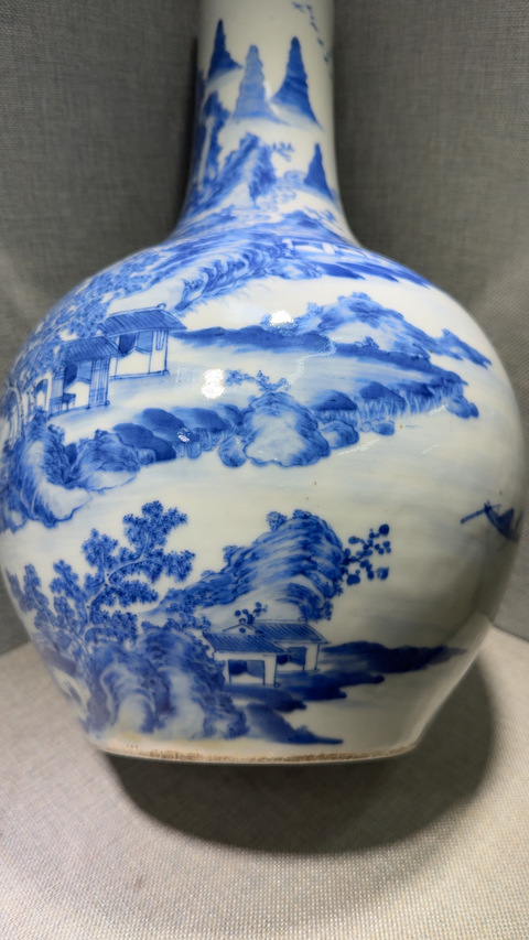 古玩陶瓷清中青花山水紋天球瓶真品鑒賞圖