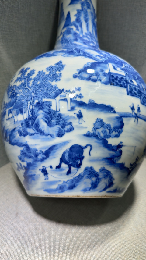 古玩陶瓷清中青花山水紋天球瓶真品鑒賞圖