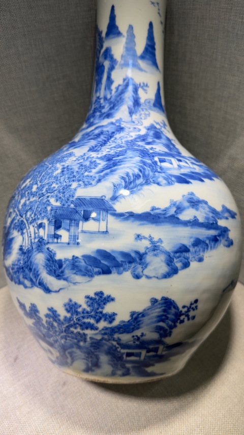 古玩陶瓷清中青花山水紋天球瓶真品鑒賞圖