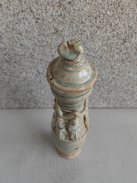 古玩陶瓷青白釉貼塑人物龍紋瓶拍賣,當前價格580元