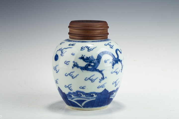 古玩陶瓷清雍正·青花趕珠龍紋罐真品鑒賞圖
