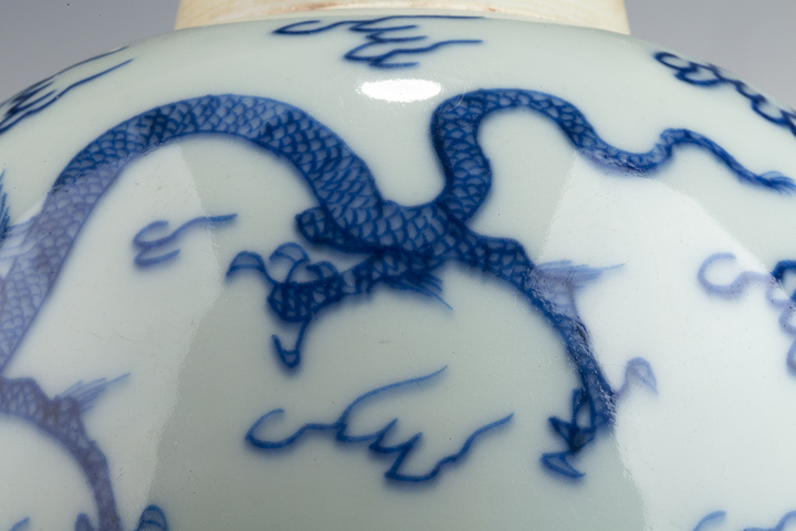 古玩陶瓷清雍正·青花趕珠龍紋罐真品鑒賞圖