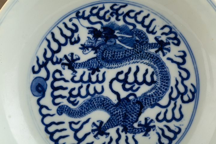 古玩陶瓷清光緒·青花趕珠龍紋盤（官）真品鑒賞圖