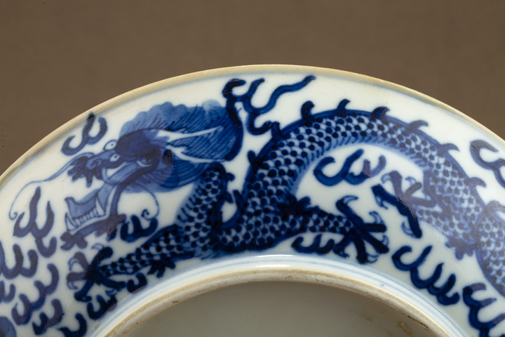 古玩陶瓷清光緒·青花趕珠龍紋盤（官）真品鑒賞圖