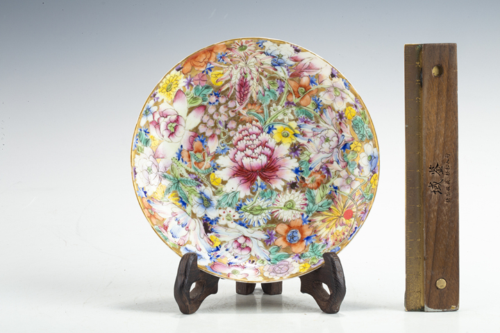 古玩陶瓷民國·金地粉彩百花不落地紋盤真品鑒賞圖