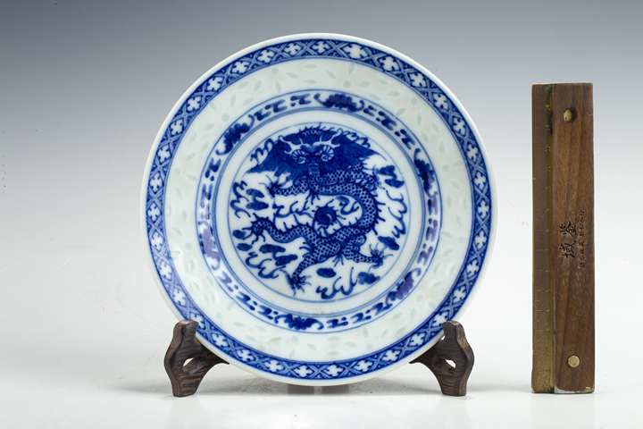 古玩陶瓷民國·青花云龍紋玲瓏瓷盤真品鑒賞圖