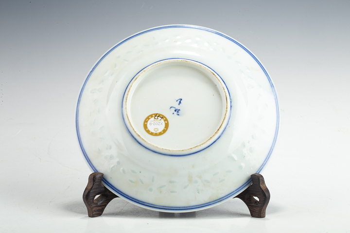 古玩陶瓷民國·青花云龍紋玲瓏瓷盤真品鑒賞圖