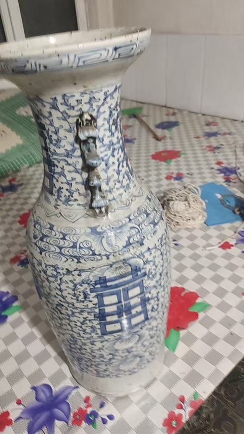 古玩陶瓷清中期 青花喜字紋嫁妝瓶真品鑒賞圖