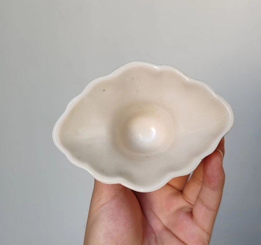 古玩陶瓷明代時期德化窯白釉龍虎杯真品鑒賞圖