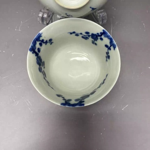 古玩陶瓷青花過枝梅花蓋碗，模糊，偏老真品鑒賞圖