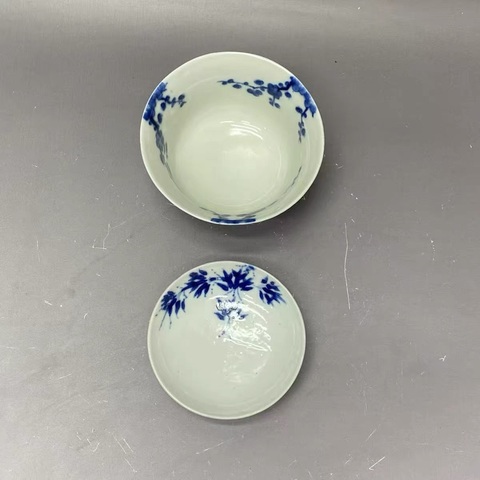 古玩陶瓷青花過枝梅花蓋碗，模糊，偏老真品鑒賞圖