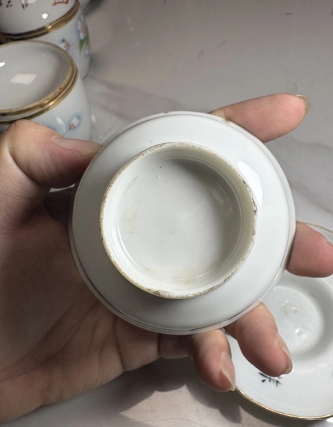古玩陶瓷粉彩仙鶴紋蓋碗真品鑒賞圖