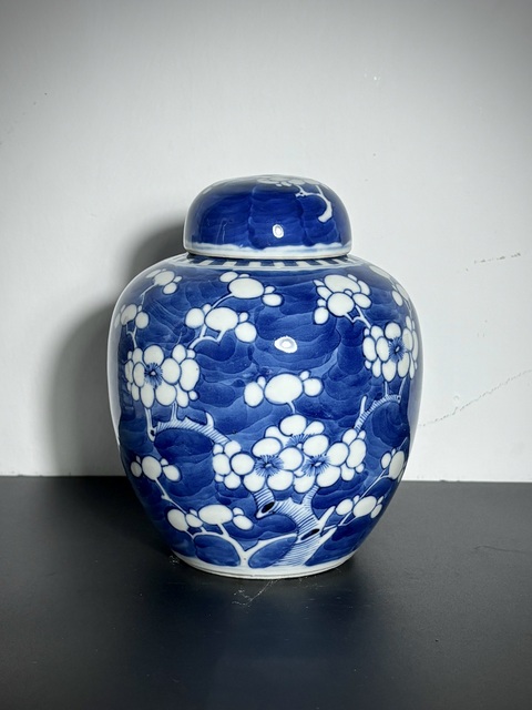 古玩陶瓷青花冰梅圖蓋罐真品鑒賞圖
